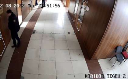 Түркістан облысында полицейлердің жазықсыз адамға қылмысты «мойындатып жатқан» видеосы тарады