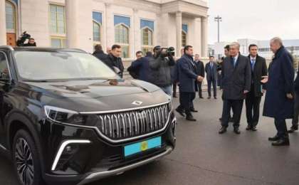 Ердоған Қасым-Жомарт Тоқаевқа электромобиль сыйлады