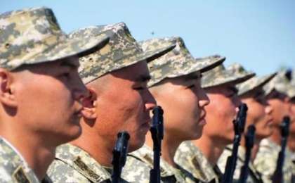 Әскердегі сарбаздарға несие беруге тыйым салынады