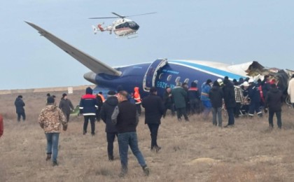 “67 адам бар” - Ақтау маңында ұшақ апатқа ұшырады (ВИДЕО)