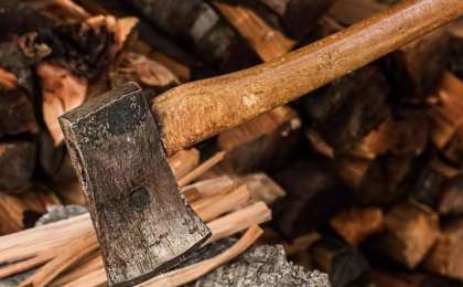 Түркістан облысында өз ұлын балталап өлтірді деген күдікпен ер адам 15 жылға сотталып кетті