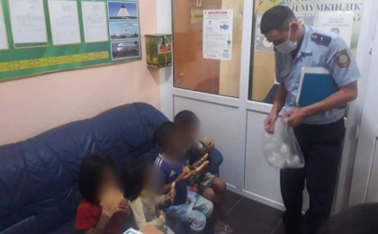 Балконда қараусыз қалған: Атыраулық тұрғыннан төрт баласын тартып алды