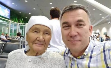 Есен Елукеннің анасы дүниеден өтті