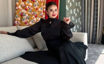 Тұрсынбек Қабатовтың әйелі көпшілікке жаңа әнін таныстырды