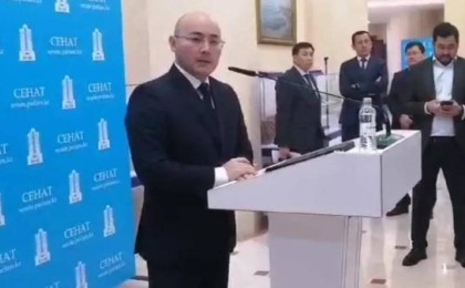 Министр Қуантыров костюмінің бағасын атады