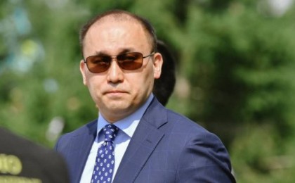 Дәурен Абаев өзін айыптағандарға жауап берді: Абай да орыс тілін білді емес пе