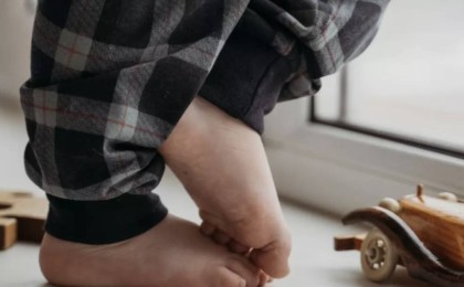 Петропавлда бүлдіршін орындықтан құлап, көзіне пышақ кіріп кеткен