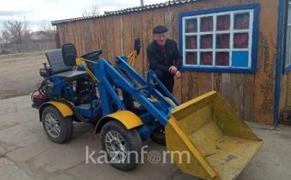 巴甫洛达尔乡村教师自制7辆拖拉机