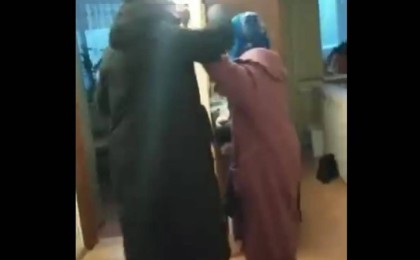 «Бар жүйкемді тоздырып бітті». Петропавлда әйел қарт анасын ұрып жіберді (видео)