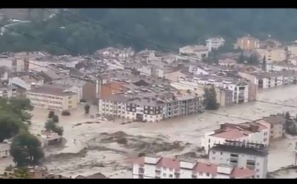 Өрт апатынан кейін Түркияда алапат су тасқыны болды (видео)