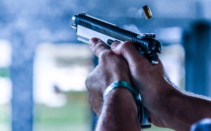 «Шайтан болып елестеді»: Ақмолалық азамат көршісін атып тастады