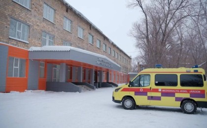 "Шашымнан ұстап, ұрып, тепті": Қостанайда шақыртуға барған фельдшерді марқұмның туыстары соққыға жыққан