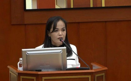 «Төрт кредитімді жаба алмай отырмын»: Несиеге батқан көпбалалы ана Мәжілісте сөз сөйледі