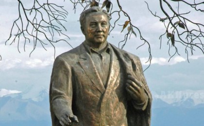 Ыстықкөлдегі «Рух Ордо» мәдени орталығынан Назарбаевтың ескерткіші алынып тасталды