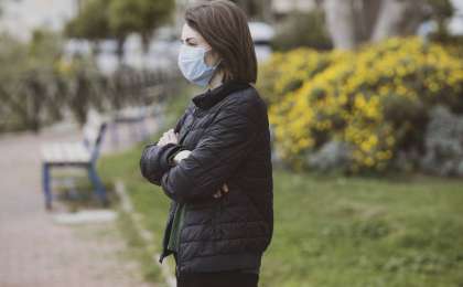 "Әдеттегіден көбірек ауыстыру қажет". Дәрігерлер аязды күні бетперде тағуға қатысты кеңес берді