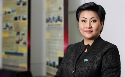 «Назарбаевтың атын Ата заңға енгізу қажет» - депутат Хаменова