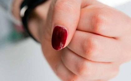 Алматыда мас қыздар ерлі-зайыптыларды ұрып тастады