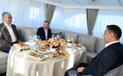 Тоқаев, Жапаров және Мирзиеев Ыстықкөлде кездесті