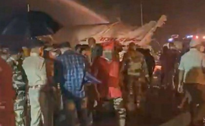 Үндістанда 191 жолаушысы бар ұшақ апатқа ұшырады (видео)