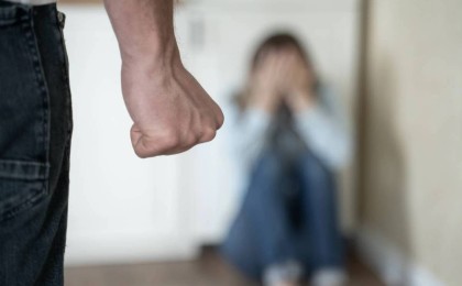 Ішкі істер министрлігі тұрмыстық зорлық-зомбылық көрсетушілерді қоғамдық жұмысқа жіберіп, үйлерінен қуып шығуды ұсынды