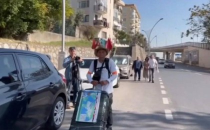 73 жастағы қазақстандық зейнеткер Түркияға жаяу жеткен