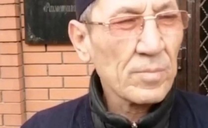 "Имам емес, қарапайым тазалықшымын": Желіде тараған атышулы видео кейіпкері тазалықшы әйелді неліктен мешітке кіргізбегенін түсіндірді (видео)