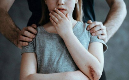 Нұр-Сұлтанда ер адам кешкі серуеннен үйіне кіріп бара жатқан мүгедек қызды зорлаған