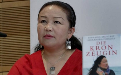 "Балам қазақша сөйлегені үшін қытайлықтар аузын желімдеп тастады": Сайрагүл Сауытбай көрген қорлықтары жайлы кітап жазып шығарды