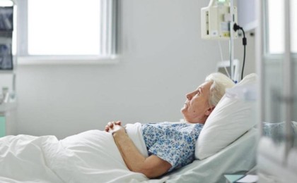 Онкологиямен ауыратындарды нәжіс жеуге мәжбүрлеген: студентке қатысты сот ісі басталды