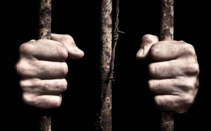 «Үш жылдан бері ұлы мен қызын зорлап келген»: СҚО-да ер адамға үкім шықты