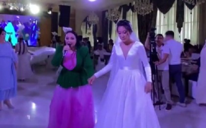 "Бірнеше күйеуге шыққан әйел": Халық Алтынай Жорабаеваның қыз ұзатуына қарсы