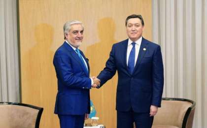 马明会见阿富汗总理阿卜杜拉•阿卜杜拉