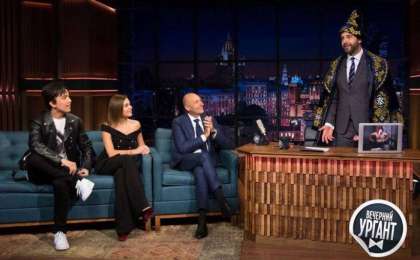 迪玛希为俄罗斯节目《夜间访谈》主持人赠送“洽袢”