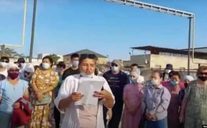 Қаражанбаста жұмысшы әйелдер ереуілге шықты