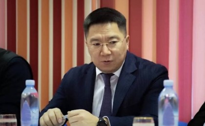 Астанада 1 миллиард теңге жымқырды деген күдікпен ұсталған Болат Мажағұловтың соты басталды