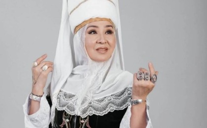 “Ұзатылған қызды өлген қызға ұқсатады” - әнші сынның астында қалды