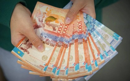 Депутаттар 21 жасқа толмағандарға несие беруге тыйым салуды ұсынды