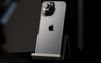 iPhone 15 смартфондары қызып кетеді: Apple компаниясы ақауды мойындап, қатені түзетуге уәде берді