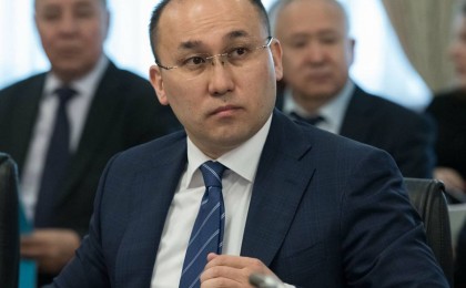 Кедейлер барып, хоккей ойнамай ма? – Дәурен Абаев