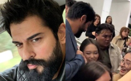 Қазақ қыздары түрік актерімен суретке түсу үшін төбелесіп қалды