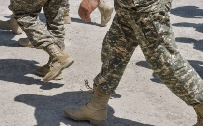 “Сал болып қалу қаупі бар” - Әскери комиссариаттан қашқан азамат үшінші қабаттан құлап кетті