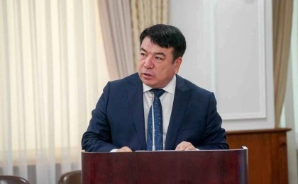 Мектепте жаңа жылда ақша жинап, мерекелік шара ұйымдастыруға бола ма – Оқу-ағарту министрі жауап берді