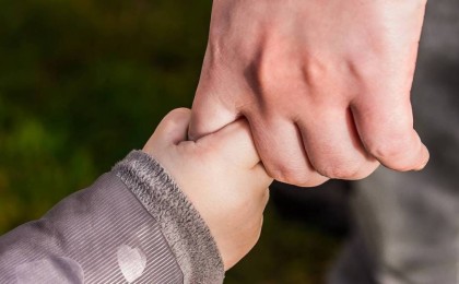 Қарағандыда төрт жасар бала бесінші қабаттан құлап аман қалды