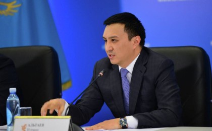 Депутат табысы төмен қазақстандықтарға тұрақты 42 500 теңге төлеуді ұсынды