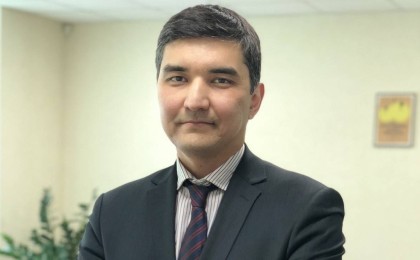 Қазақстандық шенеунік карантин талаптарын бұзған әйелі үшін кешірім сұрады