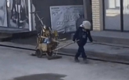 «Анам қайтыс болған»: Базарда жұмыс істеп жүрген 7 жасар бала қауіпсіз жерге орналасты