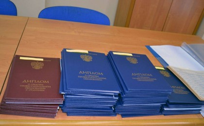 Шымкентте 300 түлек дипломсыз қалды