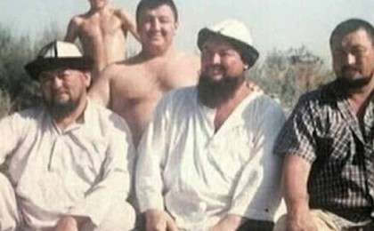 Төрт ұлдың үшеуі Раббысына қайтты: Балғынбек Имашев Смановтар әулетіне өлең арнап елді жылатты