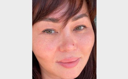 47 жастағы Баян Алагөзова бояусыз түрін көрсетіп, өз ойын жазды