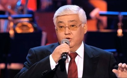 Тоқаев Әлібек Дінішевке «Қазақстанның Еңбек Ері» атағын берді